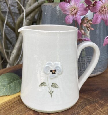 Medium Jug Pansy - Cream